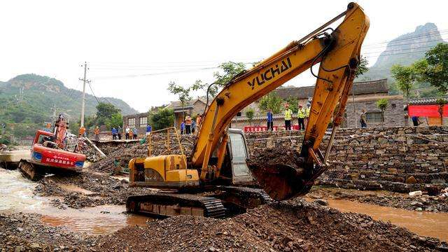 聚焦重点领域 紧扣关键节点 高质量推动灾后重建工作