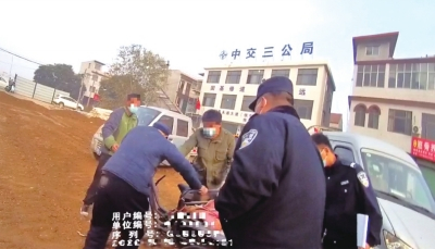 八旬老人迷路 民警助其回家