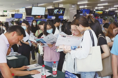 教育领域人才招聘专场活动在郑州举行 多所高校开出百万待遇招贤纳士