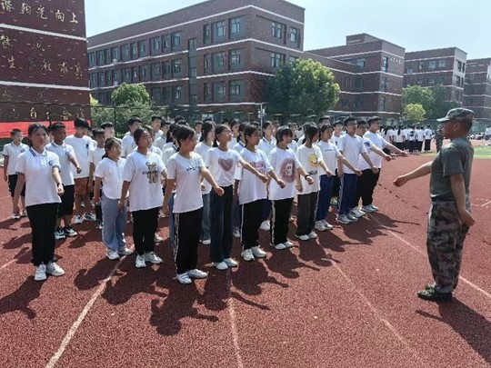 中牟县郑庵镇：学生军训新起点 民兵教官显担当